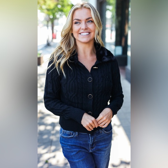 NWT ENTRO BLACK BUTTON DOWN FAUX FUR COLLAR CARDIGAN - Picture 4 of 8